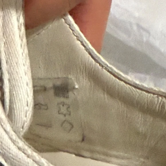 Beautiful Dior Walk n Dior Sneakers - Picture 4 of 9